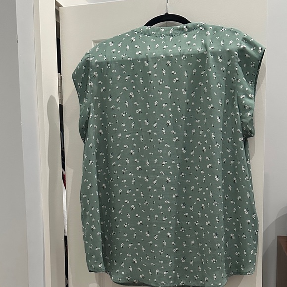 Gibsonlook, Sage Floral Blouse - Picture 4 of 4